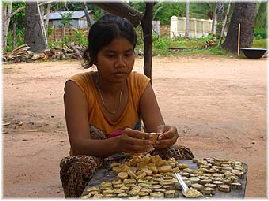 Girl prepares palmsugar